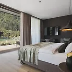 Отель Neuhaus Zillertal Майрхофен