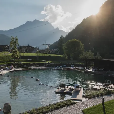 Neuhaus Zillertal Szálloda 4*