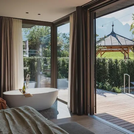 Neuhaus Zillertal Szálloda 4*