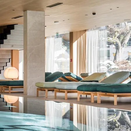 Neuhaus Zillertal Szálloda