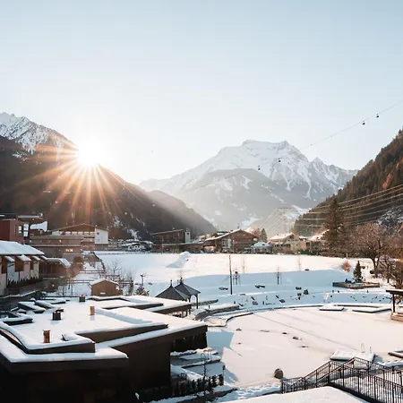 Hotel Neuhaus Zillertal 4*